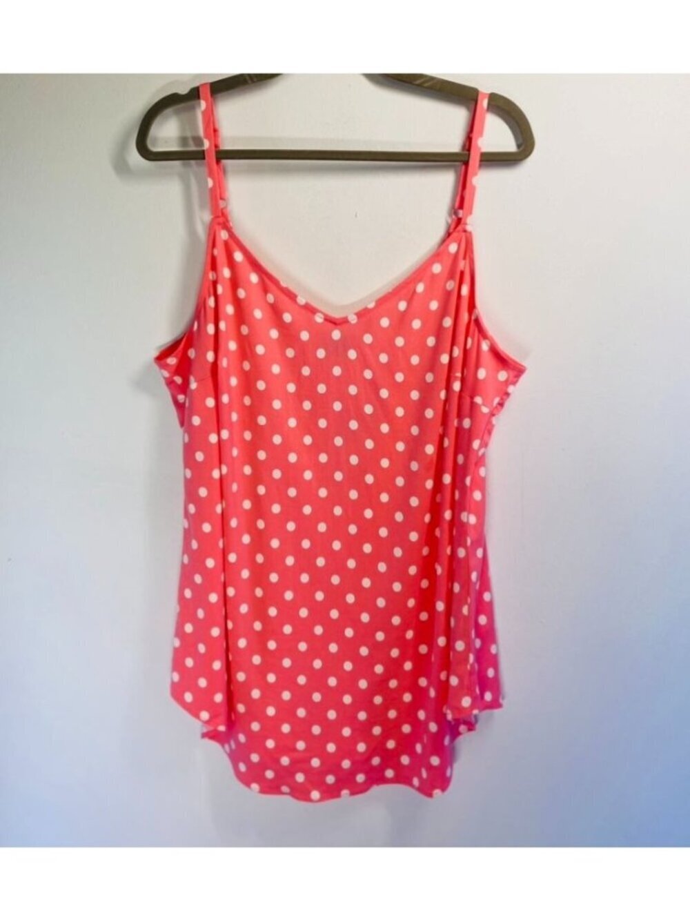 Torrid 2 Pink Polka Dot Sleeveless Camisole Top 2X Adjustable Straps Rayon Blend